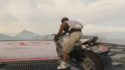 GTA5花园银行任务攻略：跳伞与会面技巧